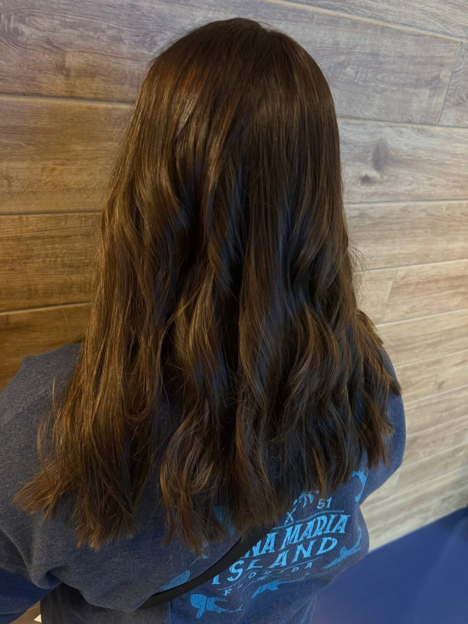 Glossy brunette waves